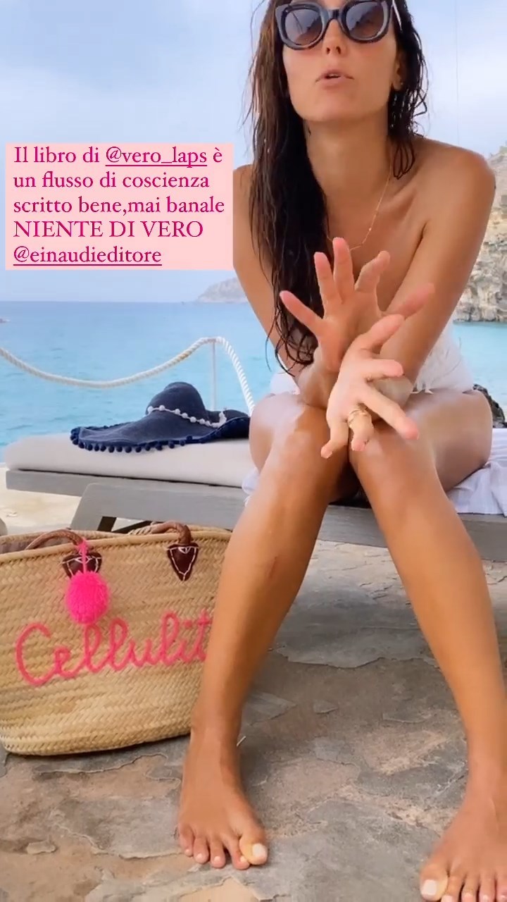 Caterina Balivo Feet